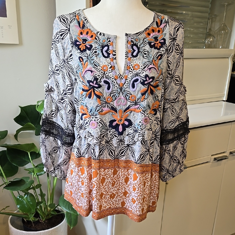 EUC Anthropologie Gray/Rust/Black Print Top Size Small